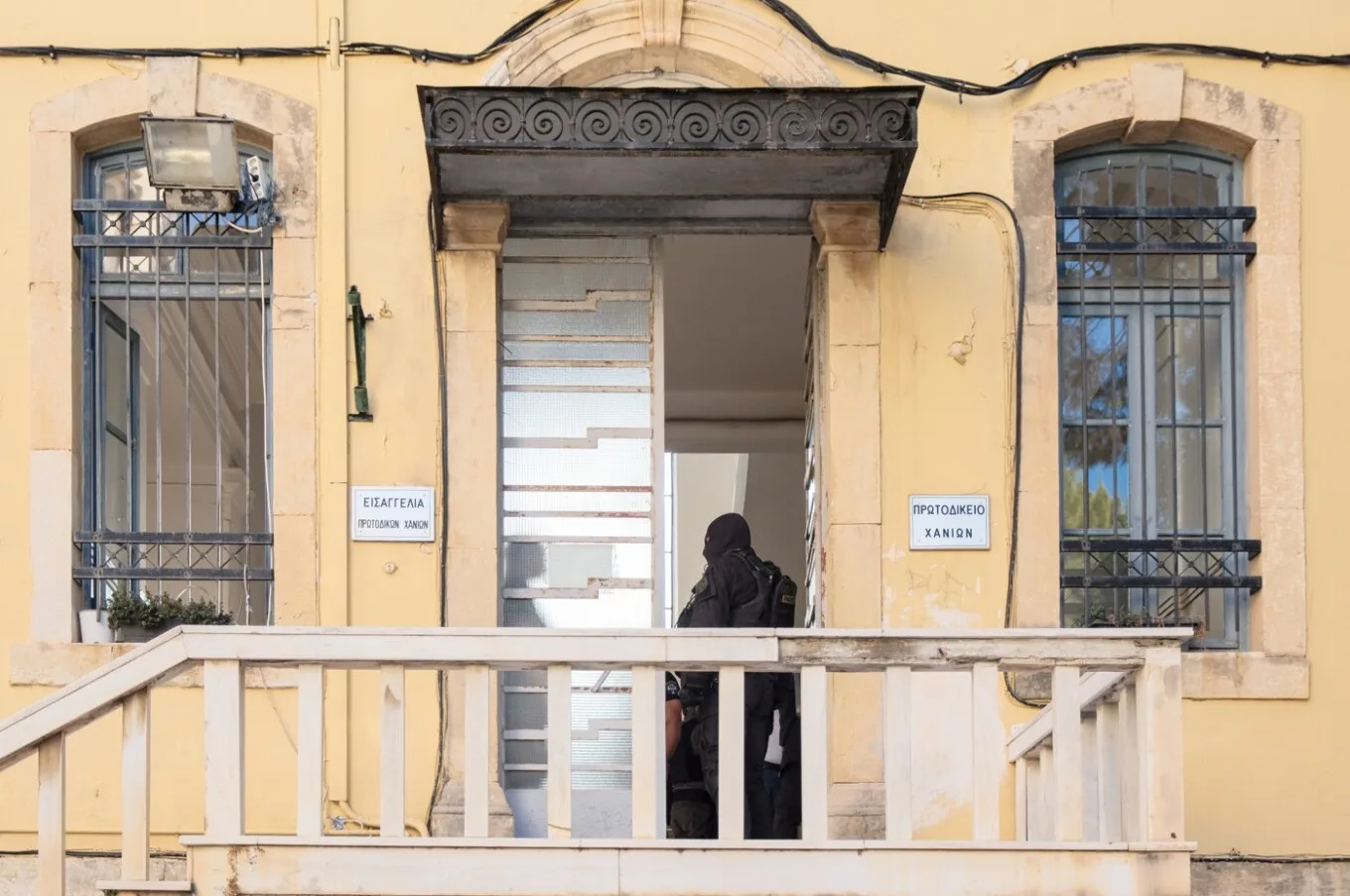 Μαφία της Κρήτης: Ελεύθερος με εγγύηση 150.000 ευρώ ο Επίσκοπος Δορυλαίου μετά την απολογία του για την πώληση της «παραλίας του Ζορμπά»