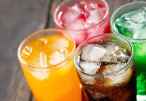 Οι 4 σοβαρές παρενέργειες από την τακτική κατανάλωση αναψυκτικών διαίτης