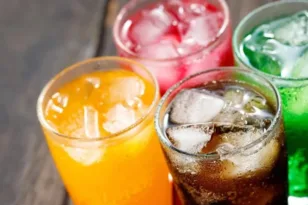 Οι 4 σοβαρές παρενέργειες από την τακτική κατανάλωση αναψυκτικών διαίτης