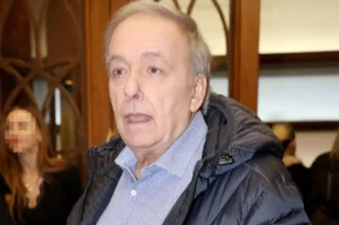 «Έχω κάνει δύο εντατικές, άρα έχω χάσει δύο ζωές κι έχω άλλες πέντε« ατάκες Μικρούτσικου που θα συζητηθούν