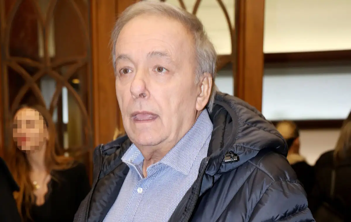 «Έχω κάνει δύο εντατικές, άρα έχω χάσει δύο ζωές κι έχω άλλες πέντε« ατάκες Μικρούτσικου που θα συζητηθούν