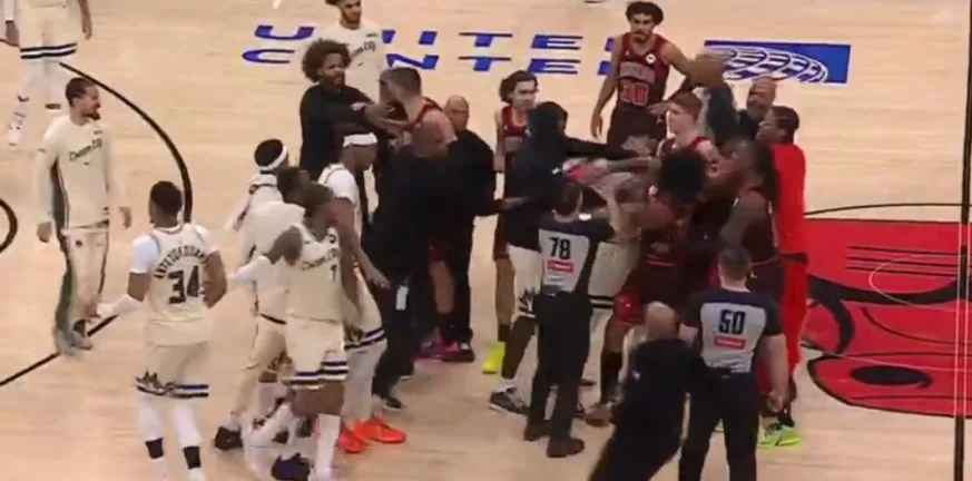 Σύρραξη στον αγώνα Μπακς-Μπουλς λόγω καρφώματος του Γιάννη Αντετοκούνμπο ΒΙΝΤΕΟ