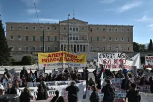 Απεργιακή συγκέντρωση στο κέντρο της Αθήνας ενάντια στον νέο προϋπολογισμό