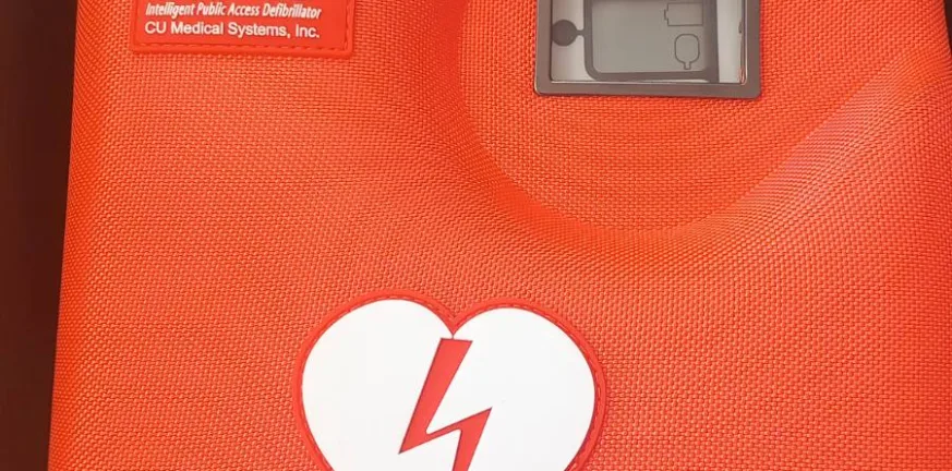 Πάτρα: Οκτώ νέοι απινιδωτές σε χώρους άθλησης - Ενίσχυση της ασφάλειας δημοτών και παιδιών