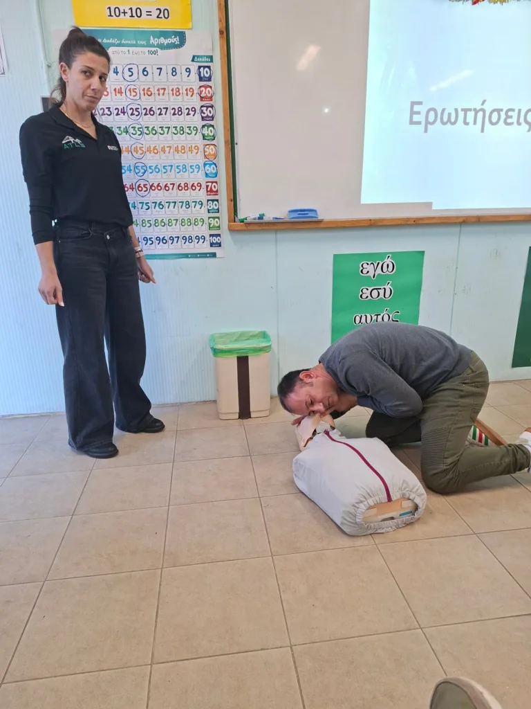 Ένα σχολείο πιο ασφαλές: Απινιδωτής και εκπαίδευση ζωής στο Δημοτικό Σχολείο Καμινίων ΦΩΤΟ