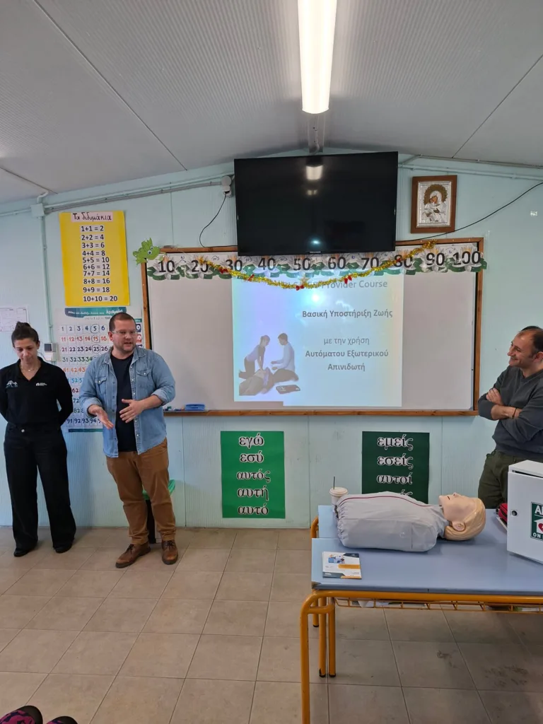 Ένα σχολείο πιο ασφαλές: Απινιδωτής και εκπαίδευση ζωής στο Δημοτικό Σχολείο Καμινίων ΦΩΤΟ