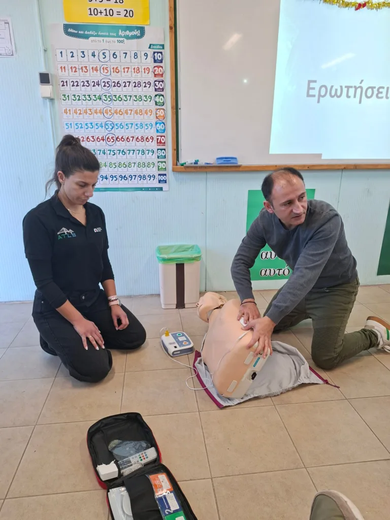 Ένα σχολείο πιο ασφαλές: Απινιδωτής και εκπαίδευση ζωής στο Δημοτικό Σχολείο Καμινίων ΦΩΤΟ