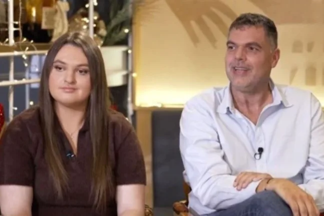 «Μας είχαν πει ότι μπορεί να μη μιλούσε ποτέ κανονικά και σήμερα μιλάει τρεις γλώσσες», ο Δημήτρης Παπανικολάου για την κόρη του, που διαγνώστηκε με αυτισμό