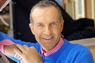 «Υπήρχε σεβασμός, δέος και φόβος», ο Άρης Καβατζίκης για τη συνεργασία του με την Ελένη Μενεγάκη