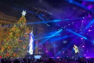 Θεσσαλονίκη: Φωταγωγήθηκε το χριστουγεννιάτικο δέντρο