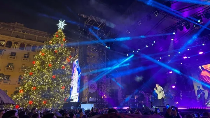 Θεσσαλονίκη: Φωταγωγήθηκε το χριστουγεννιάτικο δέντρο