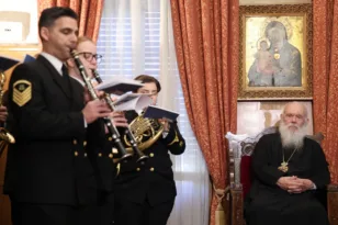 Χριστουγεννιάτικα κάλαντα στον Αρχιεπίσκοπο Ιερώνυμο από παιδιά του Κέντρου Εκκλησιαστικής Διακονίας Οινοφύτων