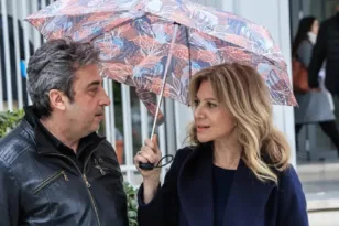 Αιχμές Ασλανίδη κατά Καρυστιανού: «Να παραιτηθεί» - Εντάσεις και έλεγχοι στον Σύλλογο Συγγενών Θυμάτων Τεμπών