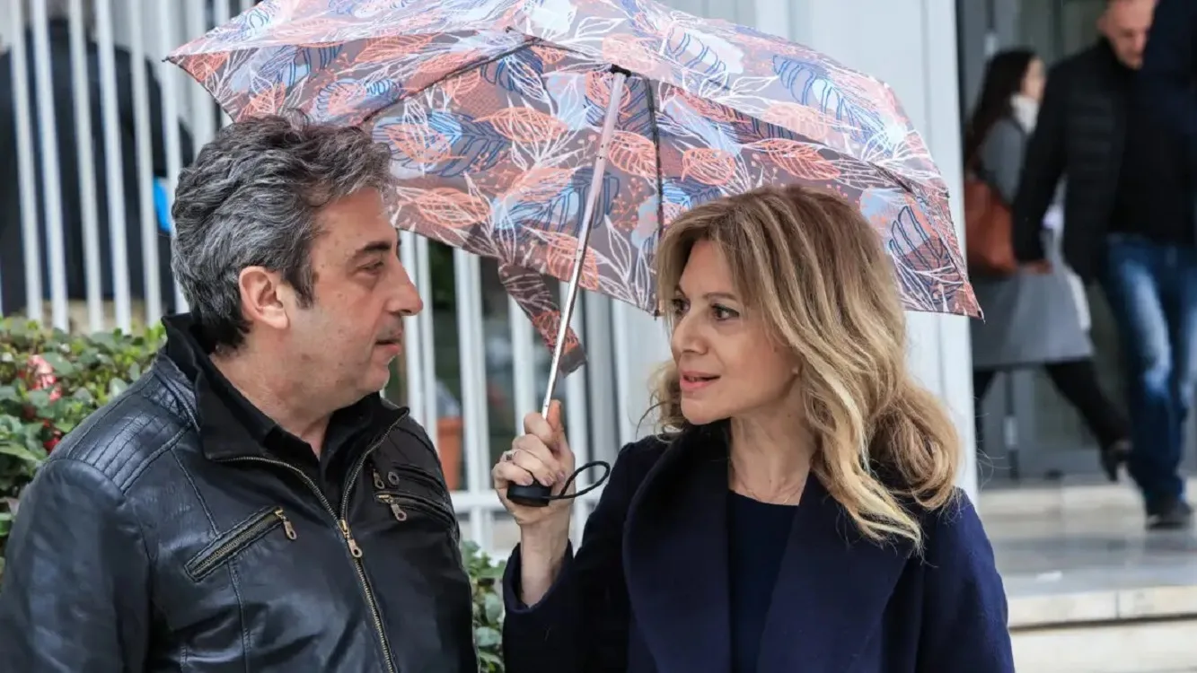 Αιχμές Ασλανίδη κατά Καρυστιανού: «Να παραιτηθεί» - Εντάσεις και έλεγχοι στον Σύλλογο Συγγενών Θυμάτων Τεμπών