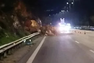 Κατολισθήσεις σε δύο σημεία της Αττικής: Κλειστές λωρίδες σε Αθηνών–Σουνίου και Αθηνών–Κορίνθου