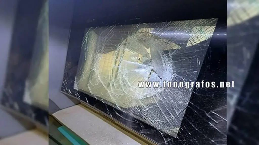 Αταλάντη: Βανδαλισμός σε ΑΤΜ ανήμερα των γιορτών - Με πέτρα το έθεσε εκτός λειτουργίας ΦΩΤΟ Αταλάντη: Βανδαλισμός σε ΑΤΜ ανήμερα των γιορτών - Με πέτρα το έθεσε εκτός λειτουργίας ΦΩΤΟ