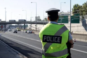 Αττική Οδός: Σύγκρουση ΙΧ με φορτηγό στο ύψος της Κάντζας, ρεύμα προς αεροδρόμιο