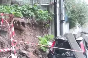 Κακοκαιρία byron: Έπεσε τοίχος οικοπέδου από την νεροποντή