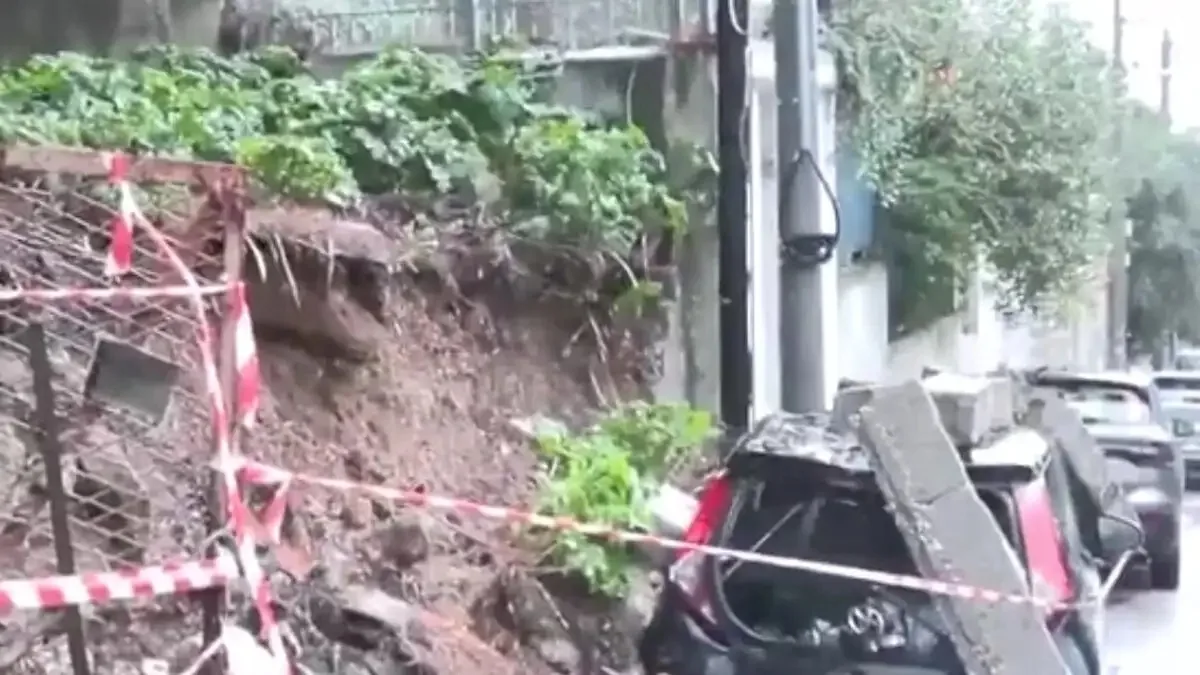 Κακοκαιρία byron: Έπεσε τοίχος οικοπέδου από την νεροποντή