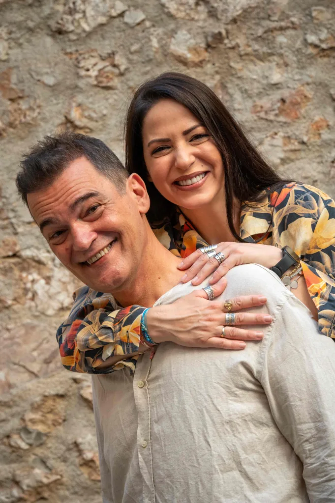 «Check in για 2»: Μια ξεκαρδιστική κωμωδία εγκλεισμού έρχεται στην Πάτρα και στο Επίκεντρο+