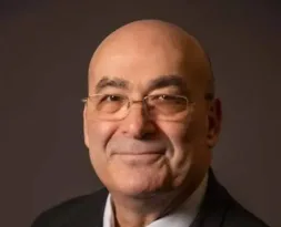 Ο καθηγητής Σιμόν Μπρονέρ μιλά στην «Π» για την Πρωτοχρονιά: Λειτουργεί ως συμβολικό σημείο ελέγχου