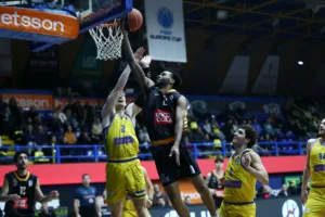 «Εβρεξε» τρίποντα στο Περιστέρι και... νίκη-μποναμάς για Προμηθέα - Φωτογραφίες/βίντεο