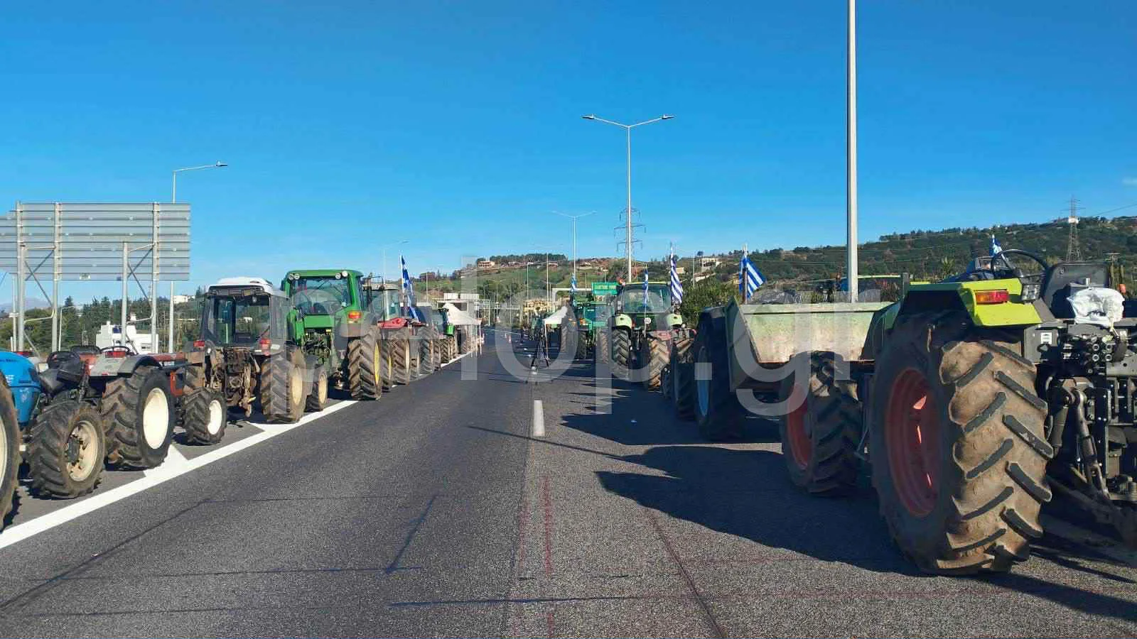 Και Πρωτοχρονιά στα μπλόκα οι αγρότες, ανοίγει η Περιμετρική της Πάτρας