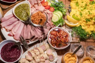 Τι τρώνε σε διάφορες χώρες του κόσμου τα Χριστούγεννα;