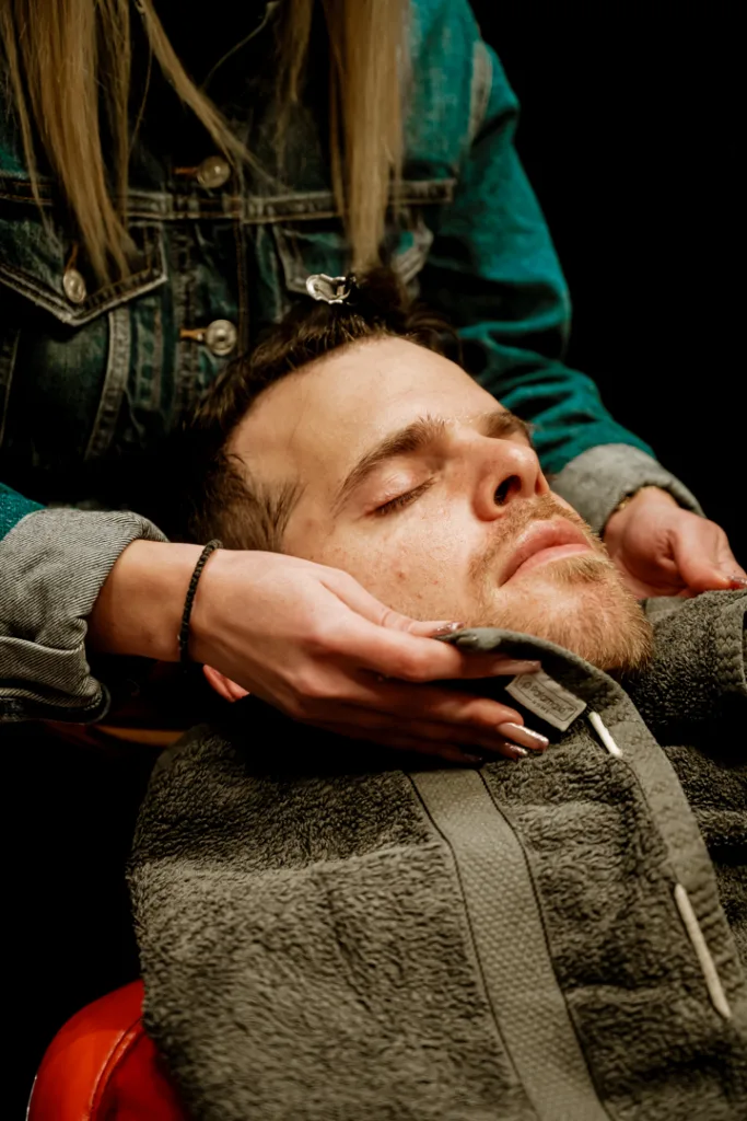 MEN'S LOBBY VIBE SESSIONS