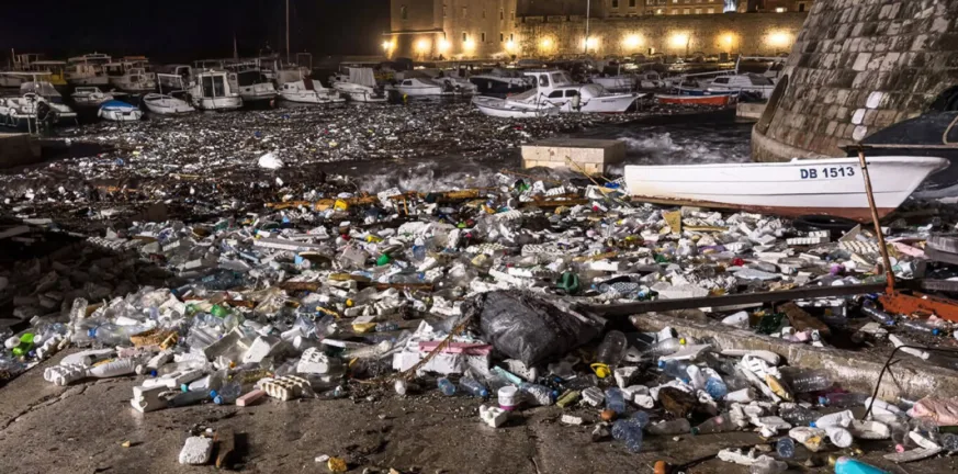 Το Ντουμπρόβνικ πλημμύρισε με σκουπίδια από την Αλβανία!