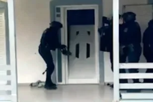 Αττική: Βίντεο της ΕΛΑΣ από μεγάλη επιχείρηση με 11 προσαγωγές για κύκλωμα κλοπών και απατών