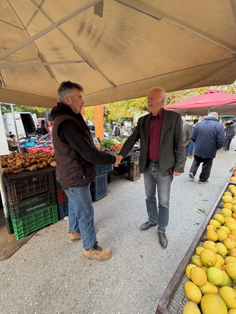 Πάτρα: Στη Λαϊκή Αγορά της οδού Μακεδονίας ο Διονύσης Πλέσσας - Μήνυμα στήριξης σε επαγγελματίες και αγρότες