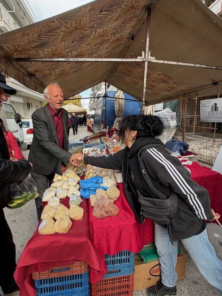 Πάτρα: Στη Λαϊκή Αγορά της οδού Μακεδονίας ο Διονύσης Πλέσσας - Μήνυμα στήριξης σε επαγγελματίες και αγρότες