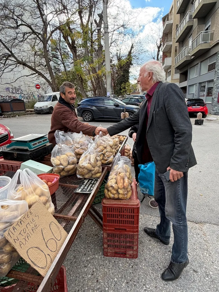 Πάτρα: Στη Λαϊκή Αγορά της οδού Μακεδονίας ο Διονύσης Πλέσσας - Μήνυμα στήριξης σε επαγγελματίες και αγρότες