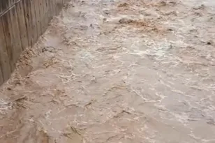 Ελευσίνα: Ήχησε το 112 - Κίνδυνος υπερχείλισης του Σαρανταποτάμου ΒΙΝΤΕΟ