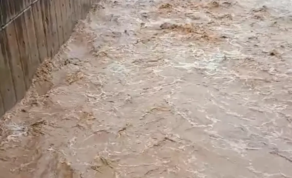 Ελευσίνα: Ήχησε το 112 - Κίνδυνος υπερχείλισης του Σαρανταποτάμου ΒΙΝΤΕΟ