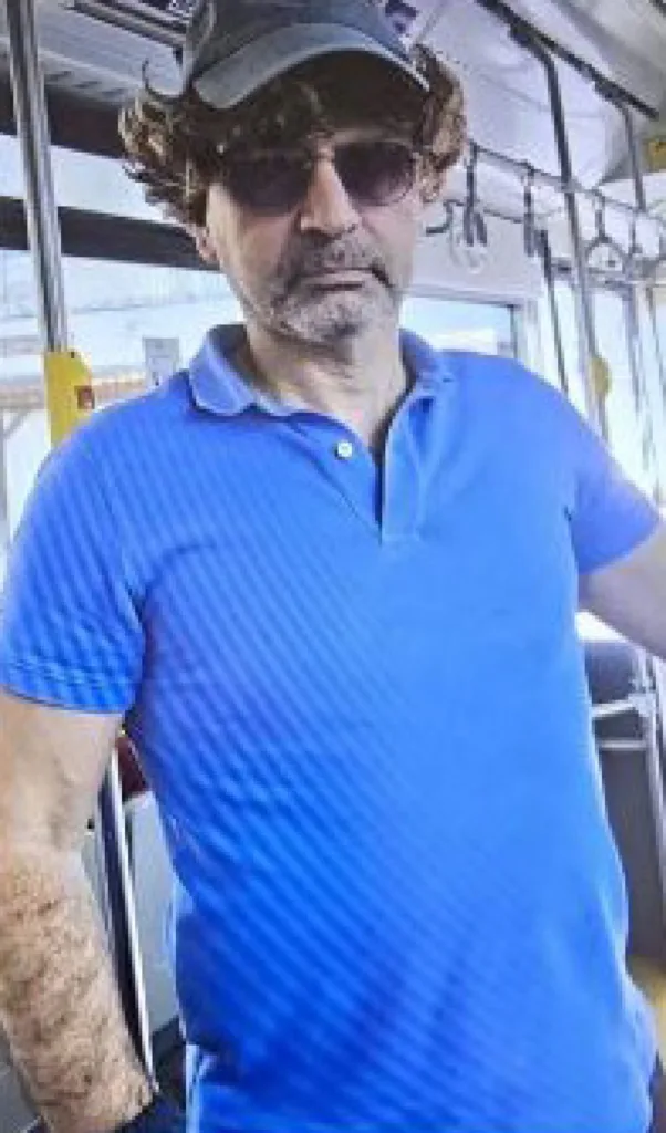 Αστυνομική έρευνα και πολιτική κόντρα στην Κύπρο φωτογραφία του Γενικού Ελεγκτή μεταμφιεσμένου με περούκα! Αστυνομική έρευνα και πολιτική κόντρα στην Κύπρο φωτογραφία του Γενικού Ελεγκτή μεταμφιεσμένου με περούκα!