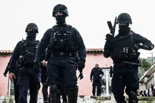 Καλύβια: Όπλα, Καλάσνικοφ και μπιτόνια βενζίνης σε κλεμμένο ΙΧ - Φόβοι για επικείμενο χτύπημα