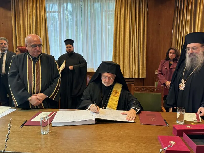 Το Πανεπιστήμιο Πατρών τίμησε τον Αρχιεπίσκοπο Αμερικής Ελπιδοφόρο ΦΩΤΟ