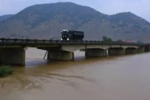 Συναγερμός στη Λάρισα: Υπερχείλισε ο Ενιπέας - Εκκένωση στην Υπέρεια, προειδοποιήσεις του 112 σε πέντε ακόμη περιοχές