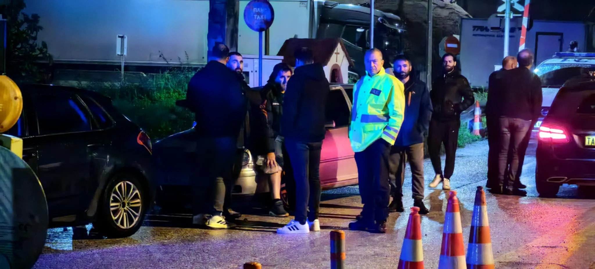 Ένταση στον κόμβο της ΒΙΠΕ, ΙΧ πέρασε το μπλόκο και τραυμάτισε αγρότη Ένταση στον κόμβο της ΒΙΠΕ, ΙΧ πέρασε το μπλόκο και τραυμάτισε αγρότη