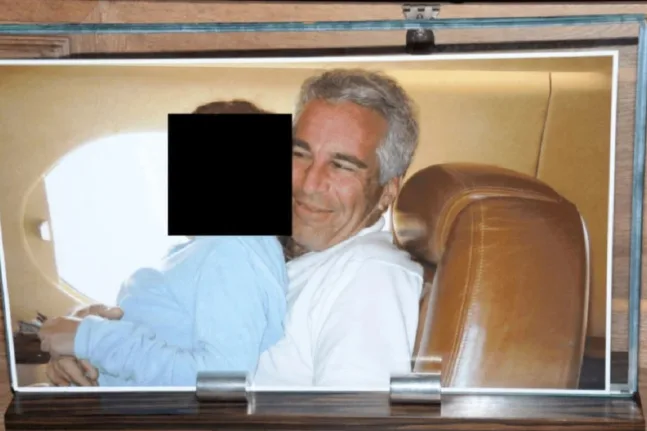 Οι «απαιτήσεις» του Τζέφρι Έπσταϊν: Τι αποκαλύπτουν τα νέα έγγραφα για το δίκτυο εκμετάλλευσης ανηλίκων - «Δεν ήθελε ισπανόφωνες ή σκούρες»
