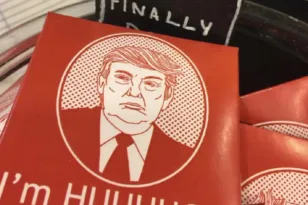 «Φωτιά» στην Ουάσινγκτον: Οι 95.000 φωτογραφίες Επστάιν που φέρνουν ξανά στο προσκήνιο Τραμπ, Κλίντον και Γκέιτς