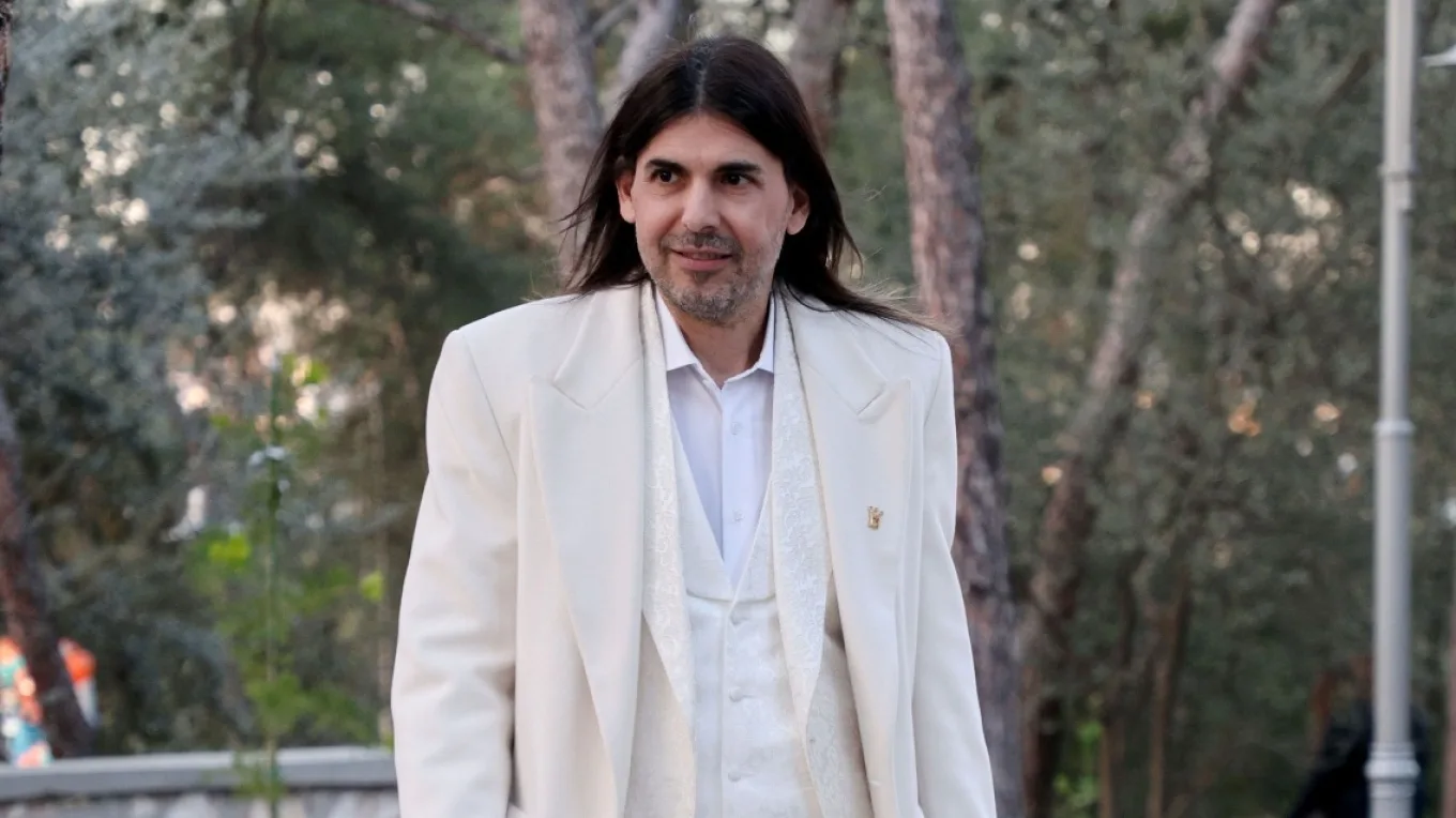 «16 χρόνια που έφυγε ο Μανώλης μας για τους ουρανούς»! Συγκινεί ο σχεδιαστής Ερωτόκριτος για τον γιο του