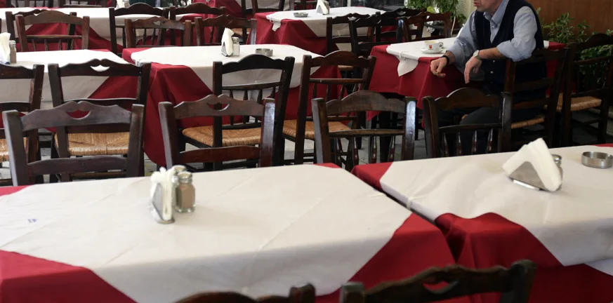 Αχαΐα: Σε ελεύθερη πτώση ο τζίρος - Βαθαίνει η κρίση στον κλάδο με ρεκόρ τουρισμού, αλλά άδεια τραπέζια