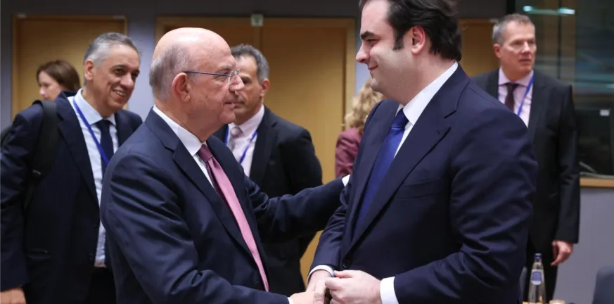 Το παρασκήνιο της εκλογής Πιερρακάκη στο Eurogroup: Οι συμμαχίες, οι «υποσχετικές» και η στρατηγική που έκρινε το αποτέλεσμα