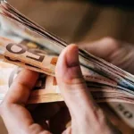 Πληρωμές ΕΦΚΑ και ΔΥΠΑ: Πότε μπαίνουν οι συντάξεις και τα επιδόματα
