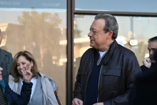 Φάμελλος για ΕΛΤΑ: «Λουκέτα για να κρυφτεί σκάνδαλο – Κερδοφόρα τα 5 καταστήματα που κλείνουν στη Θεσσαλονίκη»