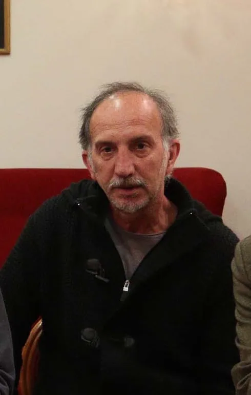 «Γιορτινές μέρες κι εμείς κάνουμε εθνικές επαιτίους»: Ο Φάνης Δίπλας για την «Παρέλαση», τον φόβο απ’ έξω και την «ασφάλεια» «Γιορτινές μέρες κι εμείς κάνουμε εθνικές επαιτίους»: Ο Φάνης Δίπλας για την «Παρέλαση», τον φόβο απ’ έξω και την «ασφάλεια»