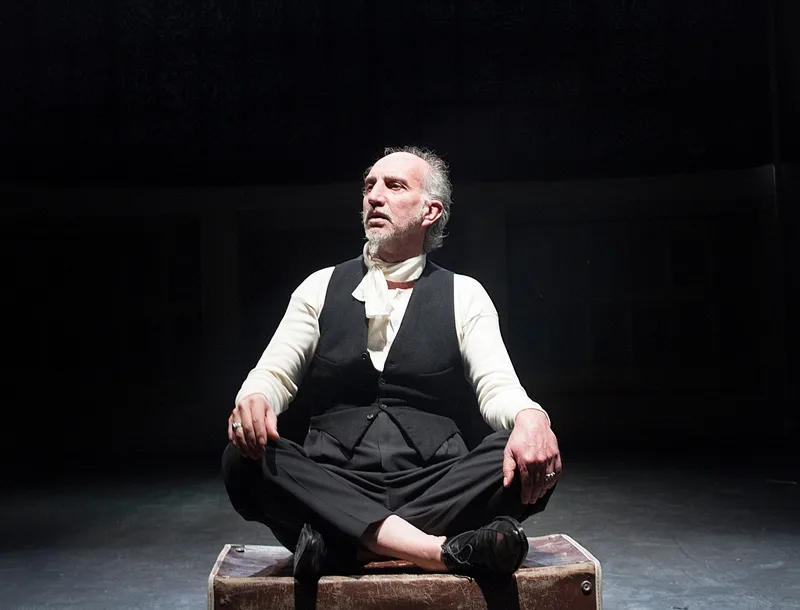 «Γιορτινές μέρες κι εμείς κάνουμε εθνικές επαιτίους»: Ο Φάνης Δίπλας για την «Παρέλαση», τον φόβο απ’ έξω και την «ασφάλεια» «Γιορτινές μέρες κι εμείς κάνουμε εθνικές επαιτίους»: Ο Φάνης Δίπλας για την «Παρέλαση», τον φόβο απ’ έξω και την «ασφάλεια»